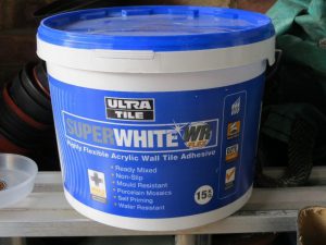SuperWhite WR Flex: Brilliant White Flexible Wall Tile Adhesive product shot